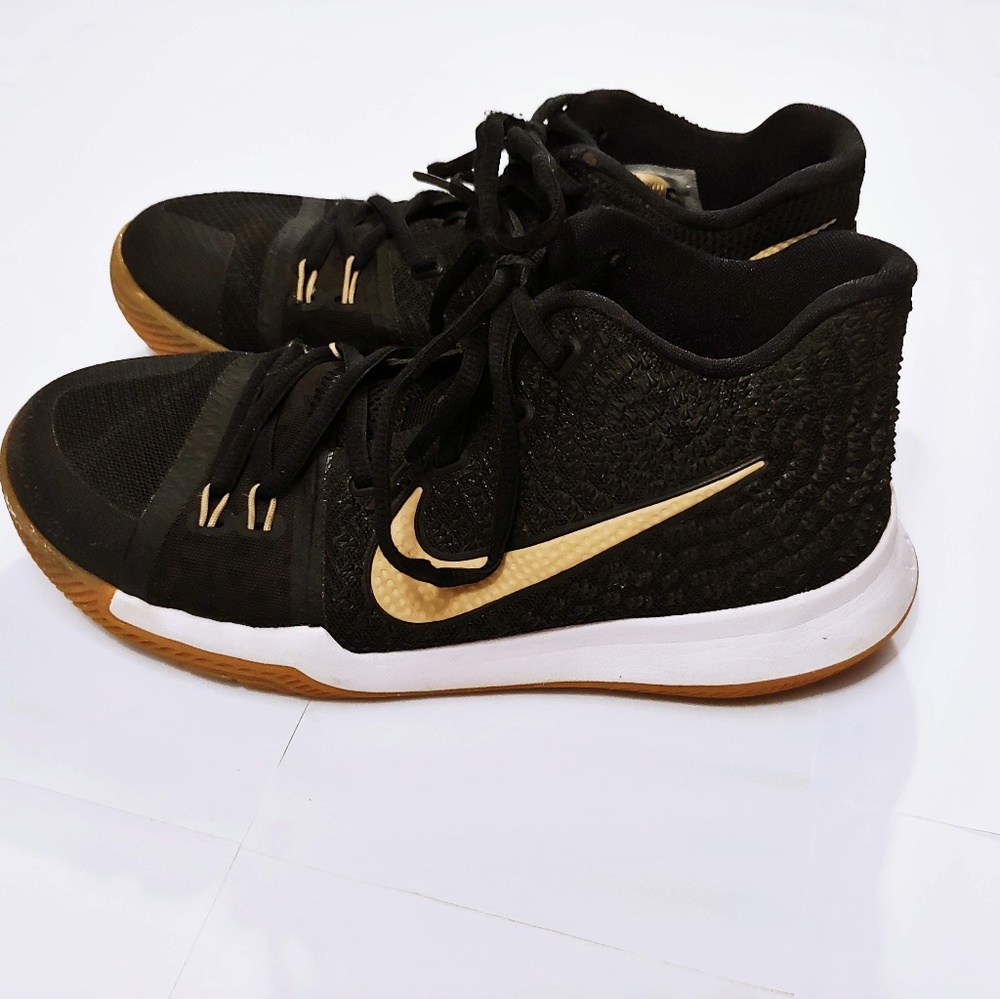 Nike Kyrie Irving Basketball Shoe